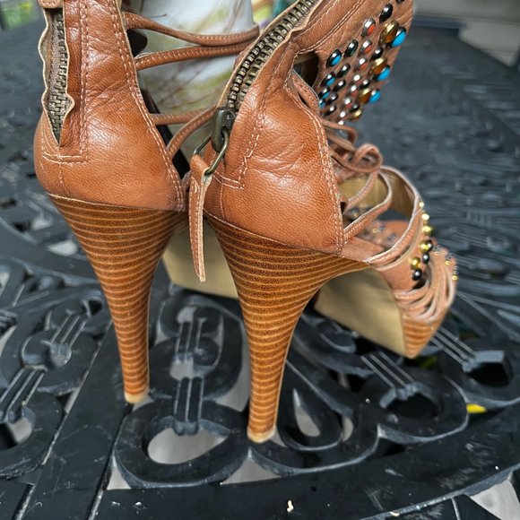 Nine West studed sandals US 7 (run large more like 8 ) - Picture 10 of 15